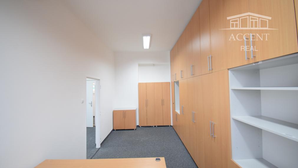 PRENÁJOM POSLEDNÝCH ZARIADENÝCH KANCELÁRIÍ S PARKOVACÍMI MIESTAMI - FREKVENTOVANÁ IVANSKÁ CESTA