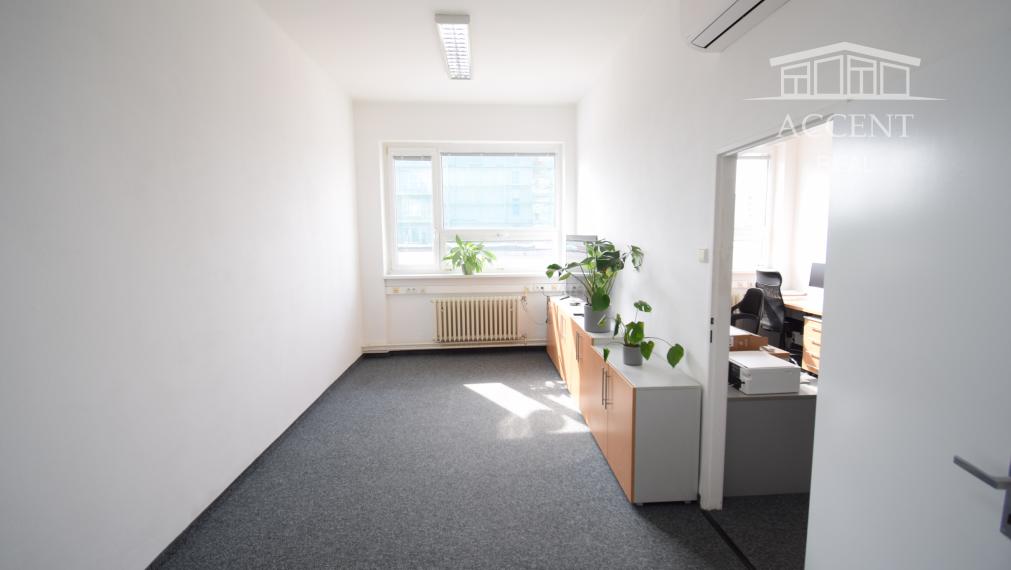 PRENÁJOM POSLEDNÝCH ZARIADENÝCH KANCELÁRIÍ S PARKOVACÍMI MIESTAMI - FREKVENTOVANÁ IVANSKÁ CESTA