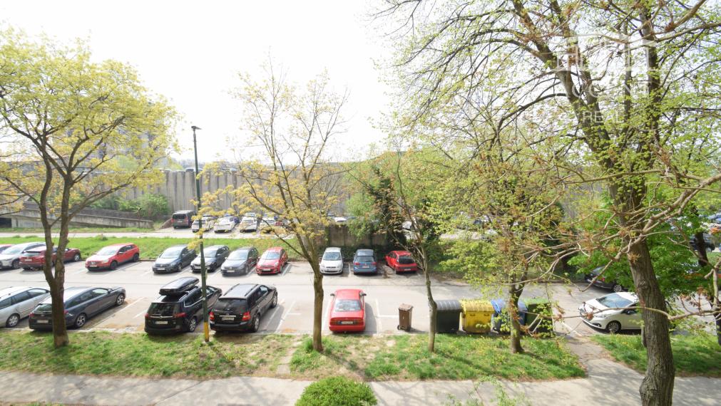 VEĽKORYSÝ 1 IZBOVÝ BYT SO SAMOSTATNOU KUCHYŇOU