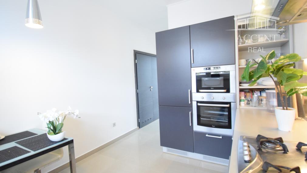 2 IZBOVÝ BYT V UZAVRETOM AREÁLI S KRÁSNOU VEĽKOU TERASOU A PARKOVACÍM MIESTOM (151,38m2)