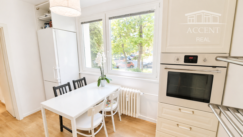 PREDAJ KOMPLETNE ZREKONŠTROVANÉHO 3 IZBOVÉHO BYTU S LÓGIOU A PIVNIČNOU KOBKOU V NÍZKOM PANELOVOM DOME S VÝŤAHOM