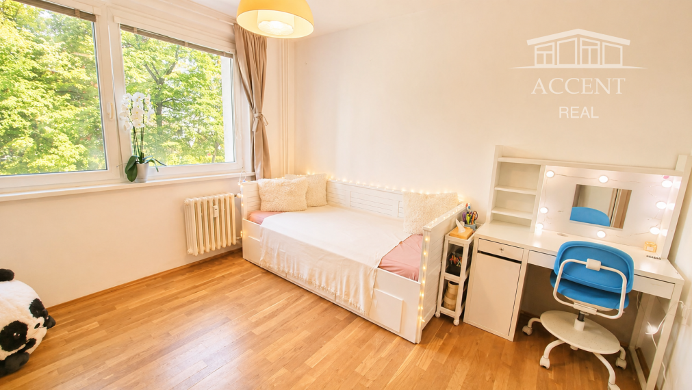 PREDAJ KOMPLETNE ZREKONŠTROVANÉHO 3 IZBOVÉHO BYTU S LÓGIOU A PIVNIČNOU KOBKOU V NÍZKOM PANELOVOM DOME S VÝŤAHOM