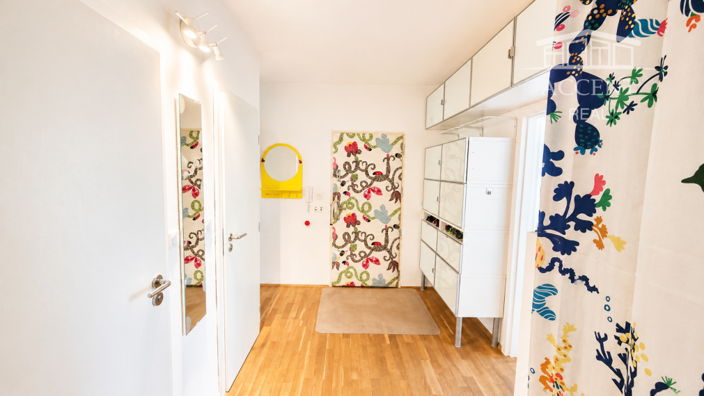 PREDAJ KOMPLETNE ZREKONŠTROVANÉHO 3 IZBOVÉHO BYTU S LÓGIOU A PIVNIČNOU KOBKOU V NÍZKOM PANELOVOM DOME S VÝŤAHOM