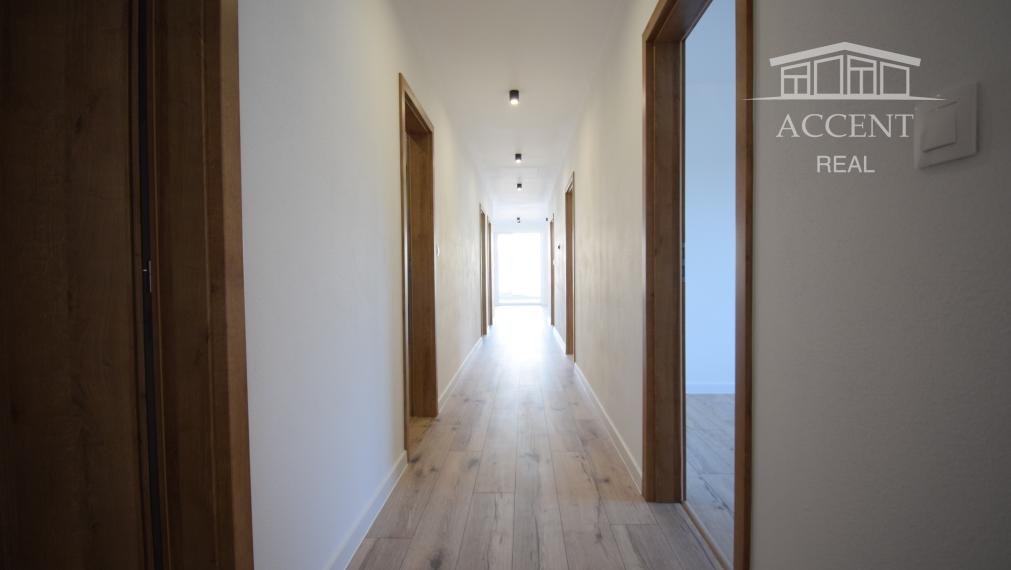 VEĽMI PEKNÝ,PRIESTRANNÝ 4-IZBOVÝ BUNGALOV(128M2)  V KVALITNOM ŠTANDARDE AJ S KUCHYŇOU (128M2), POZEMOK 403M2, TERASA AJ KOMPLET OPLOTENIE V CENE A ĎALŠIE BENEFITY