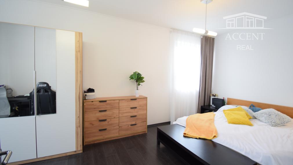 NADŠTANDARDNÝ BYT V REZIDENČNEJ ZÓNE S NÁDHERNOU TERASOU (80M2)   A PARKOVACÍM MIESTOM (151,38m2)