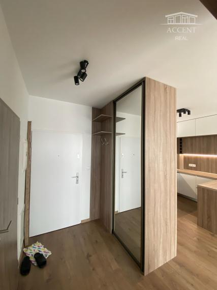 PREDAJ MODERNEJ 2 IZBOVEJ NOVOSTAVBY  S BALKÓNOM, PARKOVACÍM MIESTOM A PIVNIČNOU KOBKOU