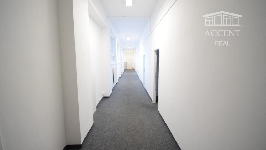 PRENÁJOM POSLEDNÝCH ZARIADENÝCH KANCELÁRIÍ S PARKOVACÍMI MIESTAMI - FREKVENTOVANÁ IVANSKÁ CESTA