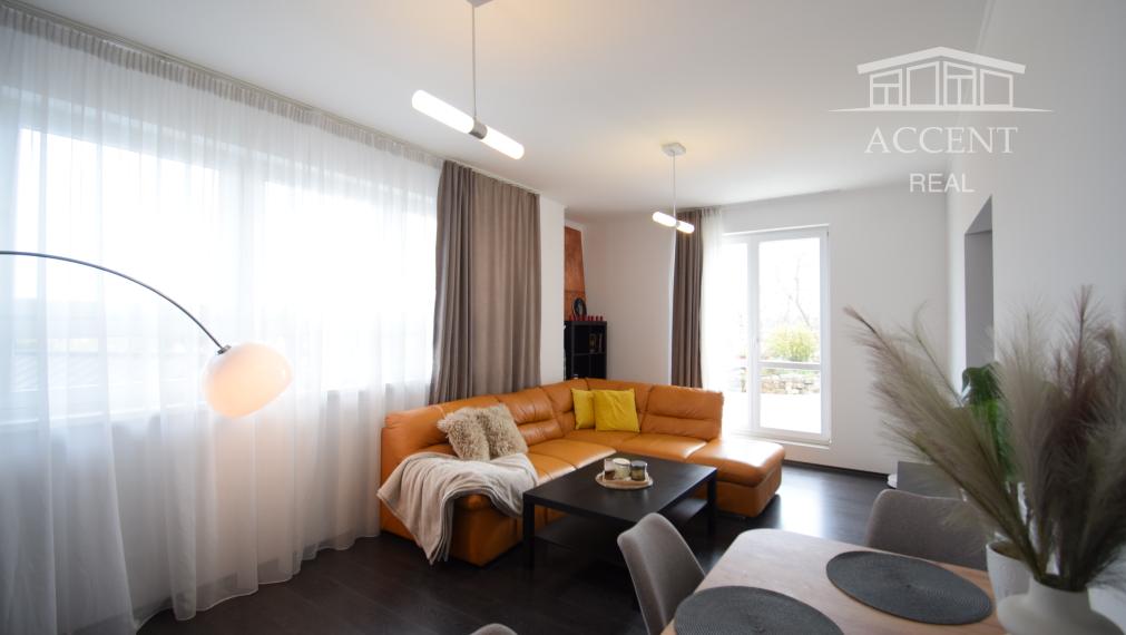 NADŠTANDARDNÝ BYT V REZIDENČNEJ ZÓNE S NÁDHERNOU TERASOU (80M2)   A PARKOVACÍM MIESTOM (151,38m2)