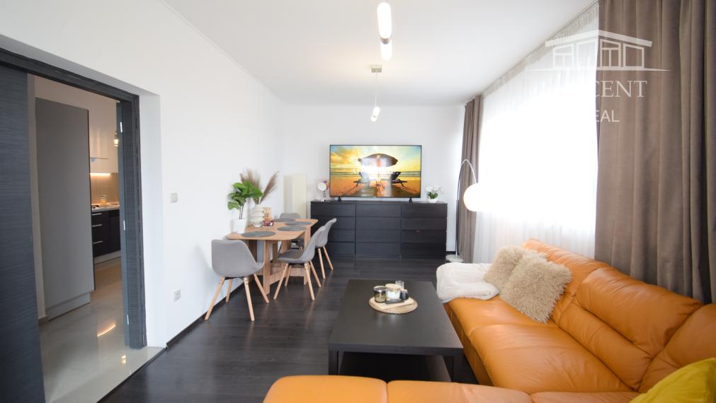 NADŠTANDARDNÝ BYT V REZIDENČNEJ ZÓNE S NÁDHERNOU TERASOU (80M2)   A PARKOVACÍM MIESTOM (151,38m2)
