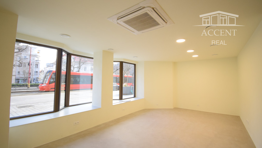 PRÉMIOVÉ OBCHODNÉ PRIESTORY(166M2) S VÝKLADMI NA FREKVENTOVANEJ ULICI V CENTRE - KRÍŽNA UL.
