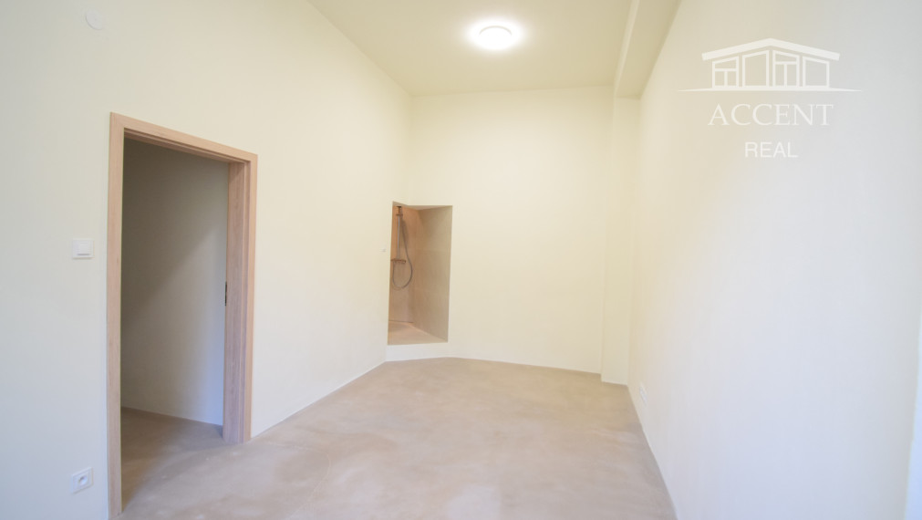 PRÉMIOVÉ OBCHODNÉ PRIESTORY(166M2) S VÝKLADMI NA FREKVENTOVANEJ ULICI V CENTRE - KRÍŽNA UL.