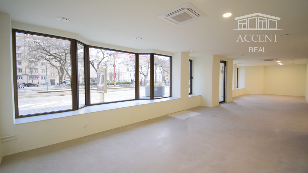 PRÉMIOVÉ OBCHODNÉ PRIESTORY(166M2) S VÝKLADMI NA FREKVENTOVANEJ ULICI V CENTRE - KRÍŽNA UL.