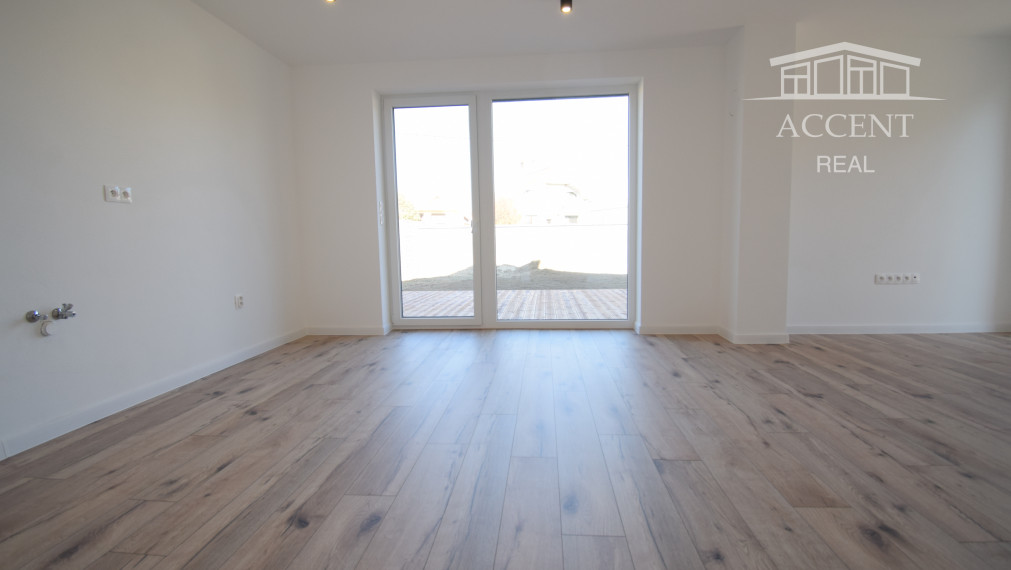 VEĽMI PEKNÝ,PRIESTRANNÝ 4-IZBOVÝ BUNGALOV(128M2)  V KVALITNOM ŠTANDARDE AJ S KUCHYŇOU (128M2), POZEMOK 403M2, TERASA AJ KOMPLET OPLOTENIE V CENE A ĎALŠIE BENEFITY
