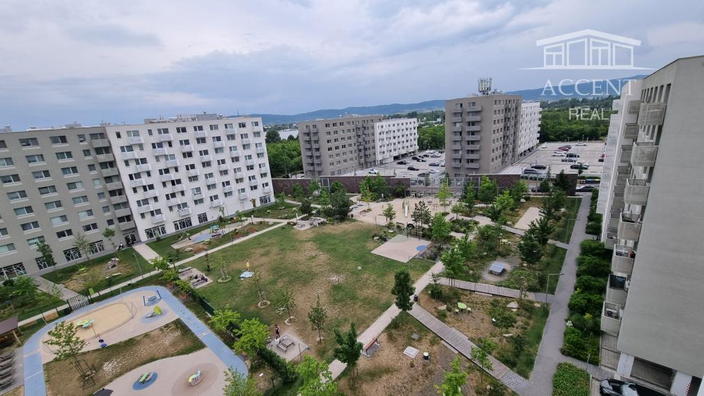 VÝBORNÁ CENA - PRENÁJOM 2 - IZBOVÉHO BYTU S BALKÓNOM A GARÁŽOVÝM STÁTÍM - OVOCNÉ SADY