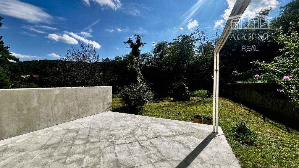 DVOJPODLAŽNÁ VILA (279M2) S PEKNÝM ROVINATÝM POZEMKOM(592M2) A NÁDHERNÝM VÝHĽADOM  - 6 PARKOVACÍCH MIEST