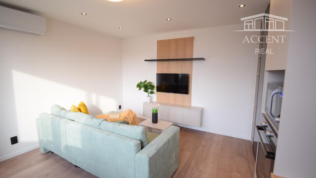 ZNÍŽENÁ CENA - PRENÁJOM PEKNÉHO, NOVÉHO,KOMPLETNE ZREKONŠTRUOVANÉHO 2 IZBOVÉHO BYTU NA STREČIANSKEJ ULICI S PIVNIČNOU KOBKOU