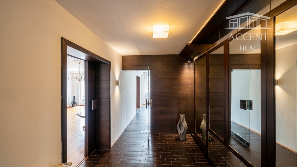 DVOJPODLAŽNÁ VILA (279M2) S PEKNÝM ROVINATÝM POZEMKOM(592M2) A NÁDHERNÝM VÝHĽADOM  - 6 PARKOVACÍCH MIEST