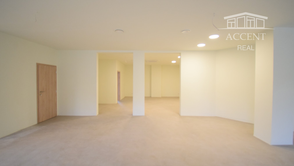 PRÉMIOVÉ OBCHODNÉ PRIESTORY(166M2) S VÝKLADMI NA FREKVENTOVANEJ ULICI V CENTRE - KRÍŽNA UL.
