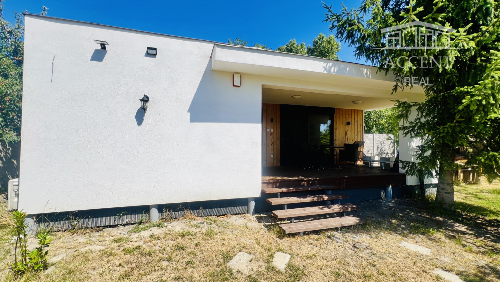 NA PRENÁJOM 2-IZBOVÝ DOM S TERASOU A VEĽKOU ZÁHRADOU (635M2)- VLASTNÁ PRÍJAZDOVÁ CESTA A 3 PARKOVACIE MIESTA