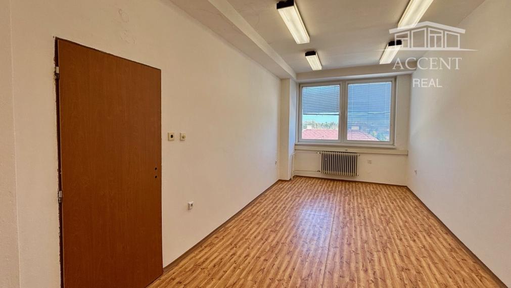 NA PRENÁJOM KANCELÁRSKY PRIESTOR (20 m2)
