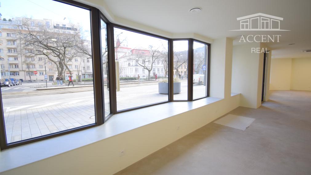 PRÉMIOVÉ OBCHODNÉ PRIESTORY(166M2) S VÝKLADMI NA FREKVENTOVANEJ ULICI V CENTRE - KRÍŽNA UL.