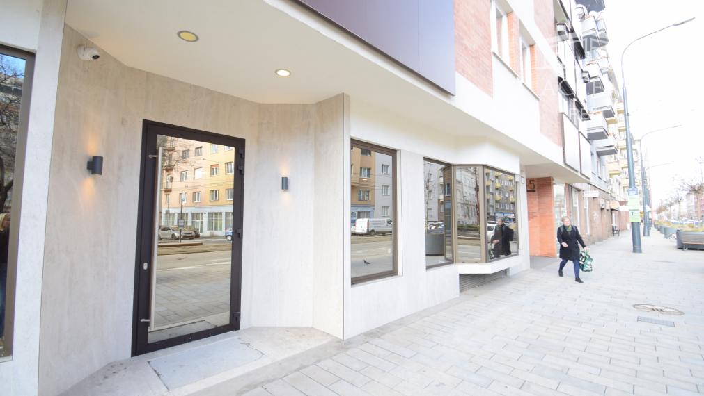 PRÉMIOVÉ OBCHODNÉ PRIESTORY(166M2) S VÝKLADMI NA FREKVENTOVANEJ ULICI V CENTRE - KRÍŽNA UL.