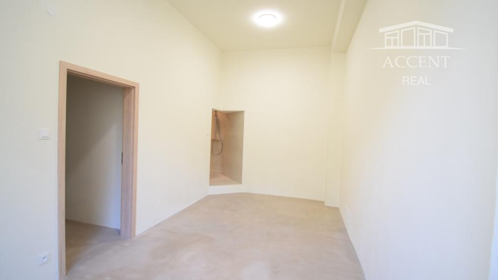 PRÉMIOVÉ OBCHODNÉ PRIESTORY(166M2) S VÝKLADMI NA FREKVENTOVANEJ ULICI V CENTRE - KRÍŽNA UL.