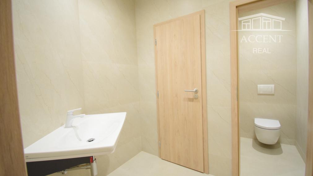 PRÉMIOVÉ OBCHODNÉ PRIESTORY(166M2) S VÝKLADMI NA FREKVENTOVANEJ ULICI V CENTRE - KRÍŽNA UL.