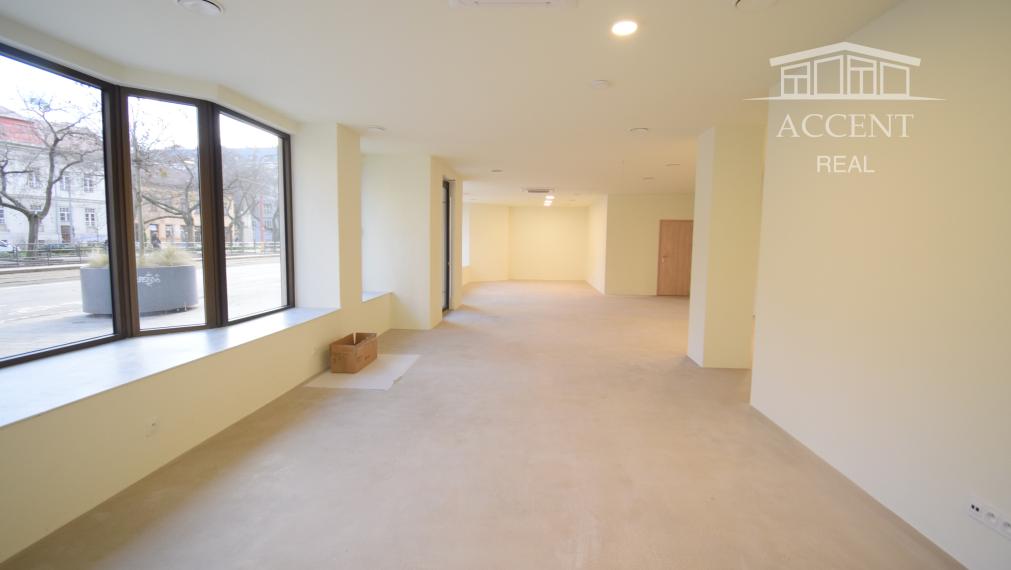 PRÉMIOVÉ OBCHODNÉ PRIESTORY(166M2) S VÝKLADMI NA FREKVENTOVANEJ ULICI V CENTRE - KRÍŽNA UL.