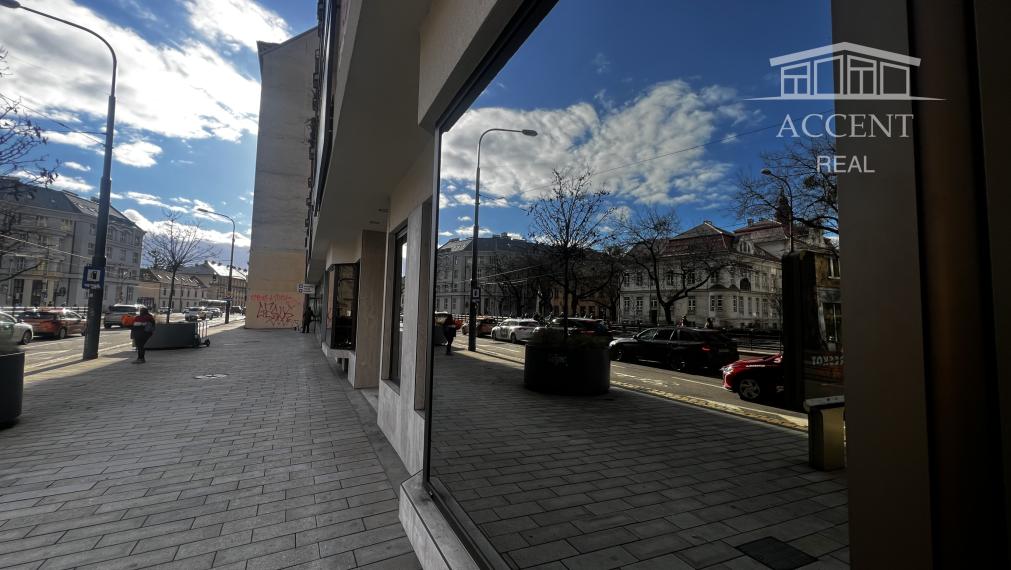 PRÉMIOVÉ OBCHODNÉ PRIESTORY(166M2) S VÝKLADMI NA FREKVENTOVANEJ ULICI V CENTRE - KRÍŽNA UL.
