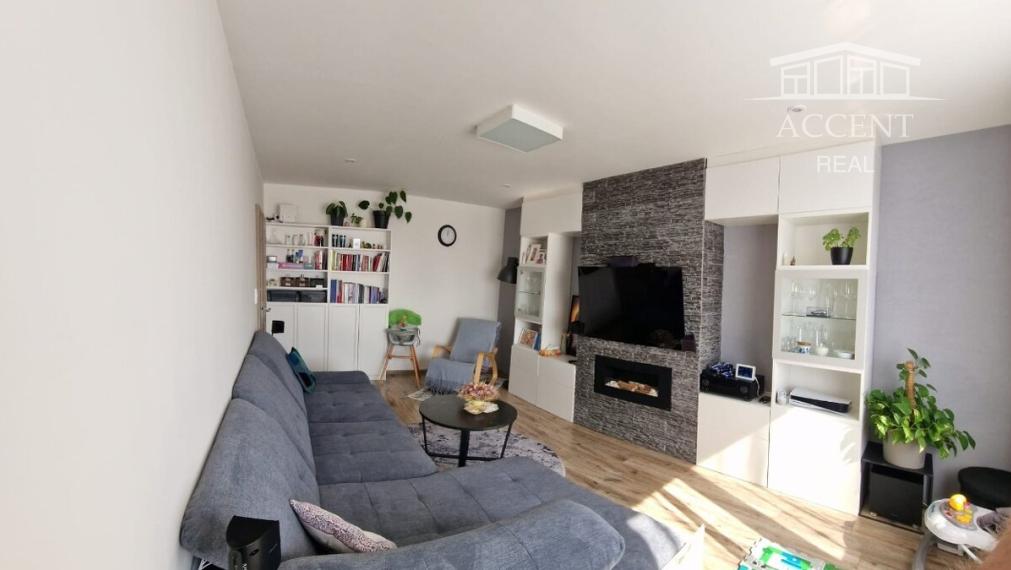 KOMFORTNÝ, KVALITNE ZREKONŠTRUOVANÝ 3-IZBOVÝ BYT S BALKÓNOM (76M2) V CENTRE SENCA