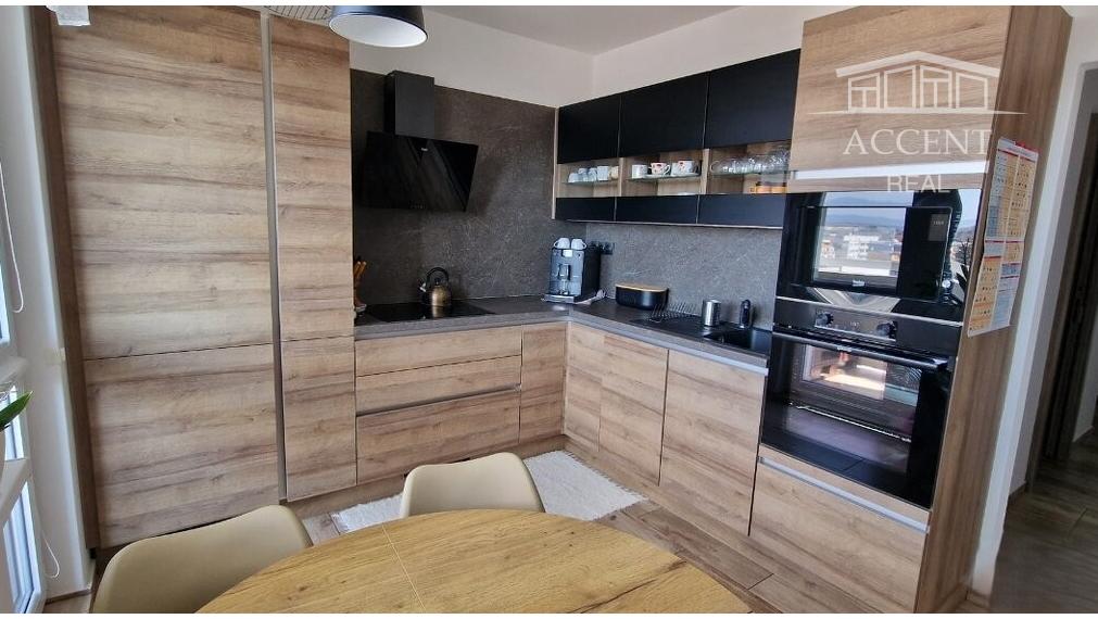 KOMFORTNÝ, KVALITNE ZREKONŠTRUOVANÝ 3-IZBOVÝ BYT S BALKÓNOM (76M2) V CENTRE SENCA