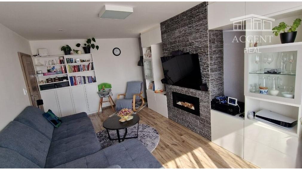 KOMFORTNÝ, KVALITNE ZREKONŠTRUOVANÝ 3-IZBOVÝ BYT S BALKÓNOM (76M2) V CENTRE SENCA