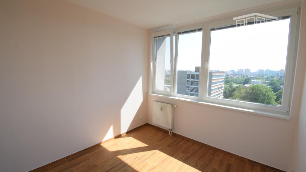 PREDAJ 2 IZBOVÉHO BYTU PO KOMPLETNEJ REKONŠTRUKCIÍ S PARKOVACÍM MIESTOM