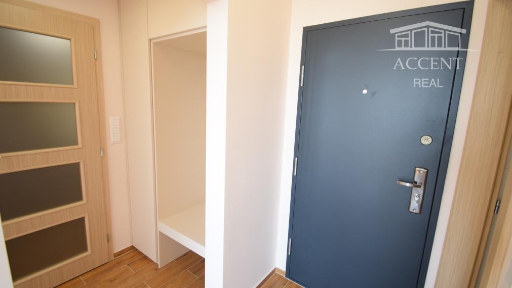 PREDAJ 2 IZBOVÉHO BYTU PO KOMPLETNEJ REKONŠTRUKCIÍ S PARKOVACÍM MIESTOM