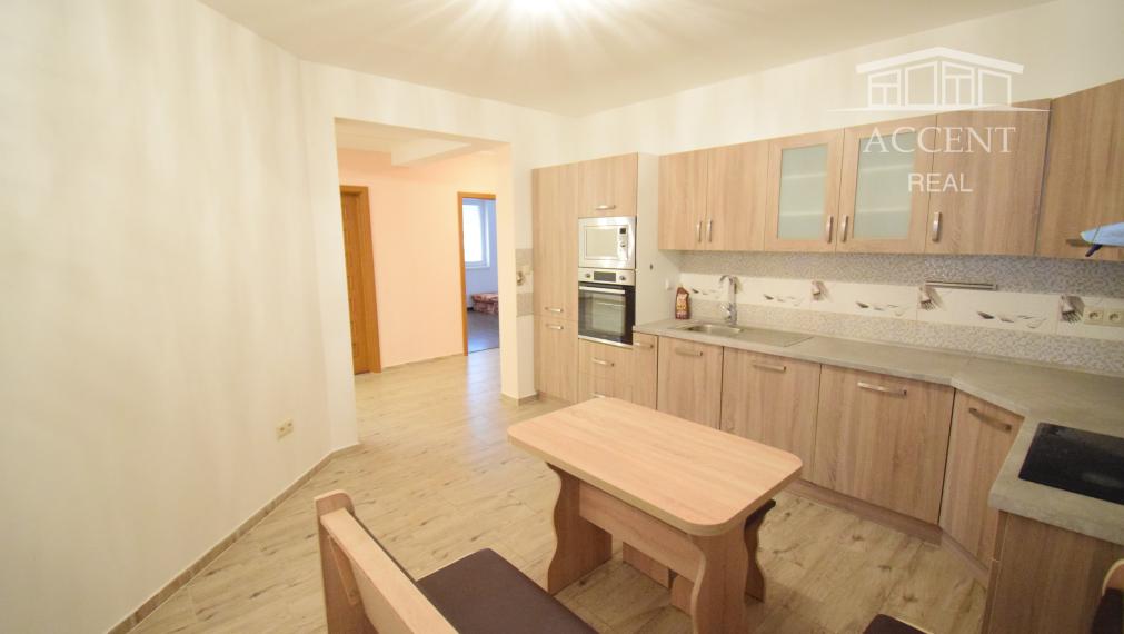 PRENÁJOM - PRIESTRANNÝ 4-IZBOVÝ BUNGALOV (188M2) S GARÁŽOU A S PEKNÝM POZEMKOM (550M2) LEN 4KM OD SENCA - HRUBÝ ŚÚR