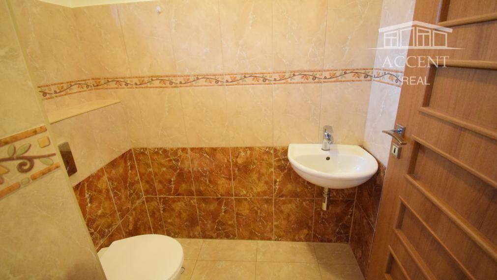 PRENÁJOM - PRIESTRANNÝ 4-IZBOVÝ BUNGALOV (188M2) S GARÁŽOU A S PEKNÝM POZEMKOM (550M2) LEN 4KM OD SENCA - HRUBÝ ŚÚR