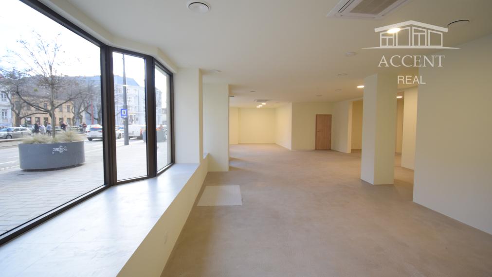 PRÉMIOVÉ OBCHODNÉ PRIESTORY(166M2) S VÝKLADMI NA FREKVENTOVANEJ ULICI V CENTRE - KRÍŽNA UL.