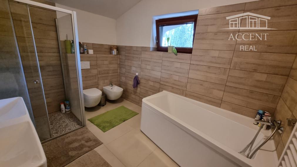 NA PRENÁJOM – MODERNÁ NOVOSTAVBA RODINNÉHO DOMU S GARÁŽOU V OBLÚBENEJ LOKALITE BRATISLAVA – TRNÁVKA