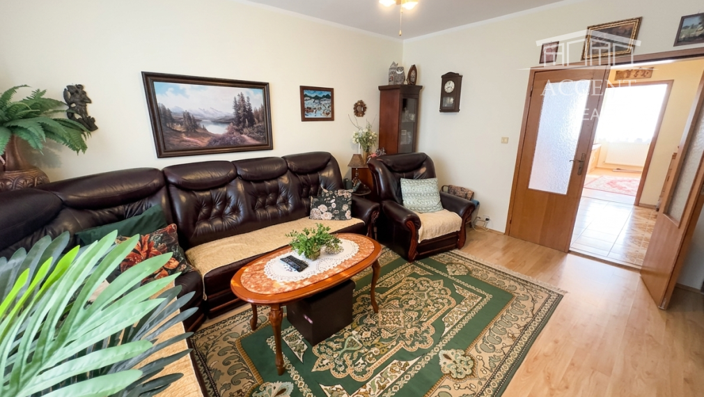 PRIESTRANNÝ 3-IZBOVÝ BYT S LOGGIOU(75M2) -  FURDEKOVA UL., PETRŽALKA