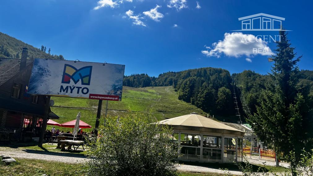 REKREAČNÉ CHATY (116M2) V ŠTANDARDE S KUCHYŇOU -  V NÁDHERNEJ LOKALITE LYŽIARSKEHO STREDISKA MÝTO POD ĎUMBIEROM
