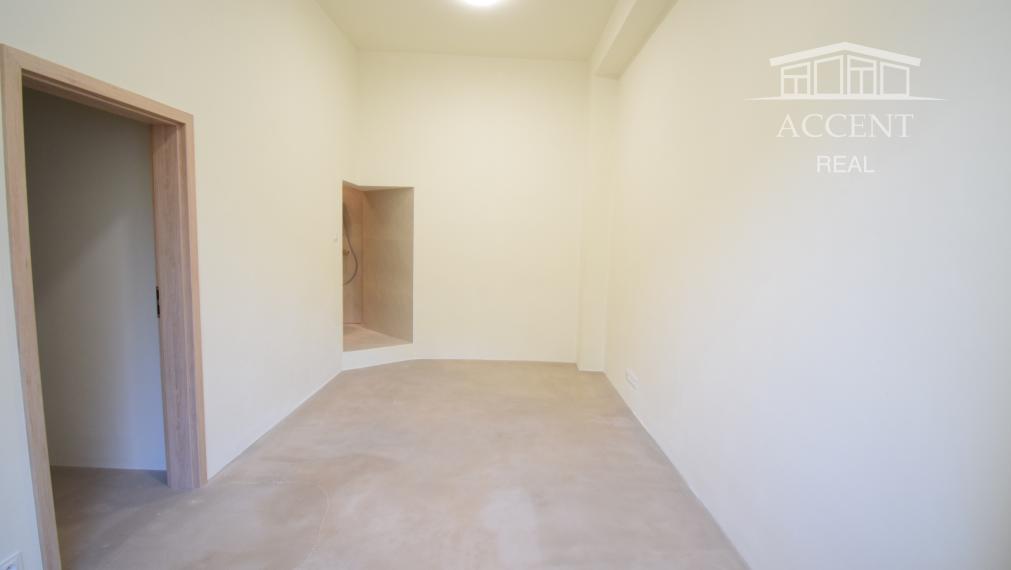 PRÉMIOVÉ OBCHODNÉ PRIESTORY(166M2) S VÝKLADMI NA FREKVENTOVANEJ ULICI V CENTRE - KRÍŽNA UL.