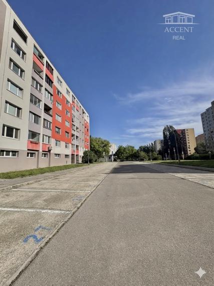 PRIESTRANNÝ 3-IZBOVÝ BYT S LOGGIOU(75M2) -  FURDEKOVA UL., PETRŽALKA