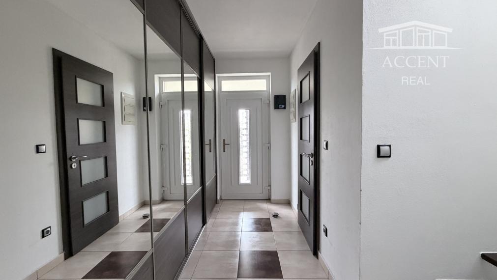 4-IZBOVÝ RODINNÝ DOM S BAZÉNOM A ALTÁNKOM V TICHEJ ČASTI BERNOLÁKOVA