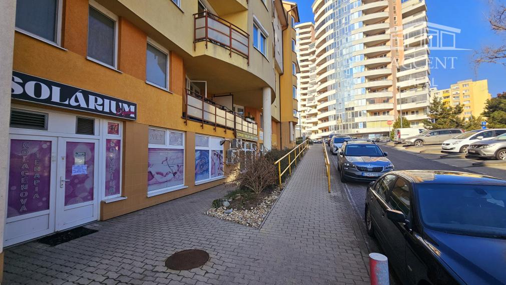 MULTIFUNKČNÉ NEBYTOVÉ PRIESTORY S VÝKLADMI (154m2) NA FREKVENTOVANOM MIESTE - HANY MELIČKOVEJ