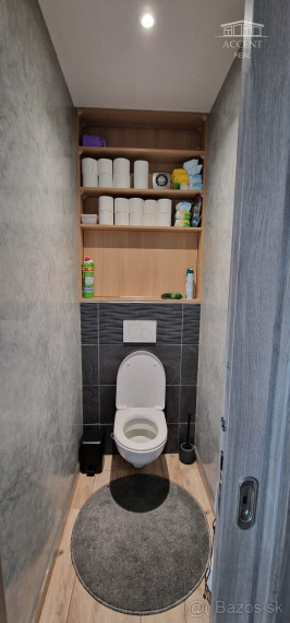 KOMFORTNÝ, KVALITNE ZREKONŠTRUOVANÝ 3-IZBOVÝ BYT S BALKÓNOM (76M2) V CENTRE SENCA