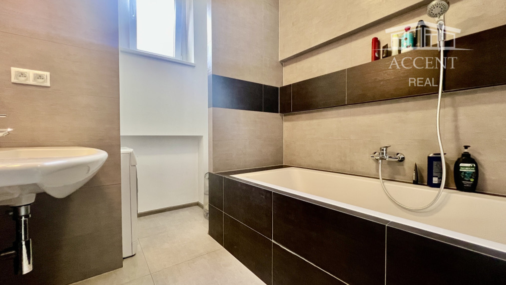 4-IZBOVÝ STAROMESTSKÝ BYT (105M2) S VYSOKÝMI STROPMI A S  ÚCHVATNÝM VÝHĽADOM