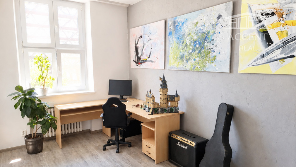 4-IZBOVÝ STAROMESTSKÝ BYT (105M2) S VYSOKÝMI STROPMI A S  ÚCHVATNÝM VÝHĽADOM