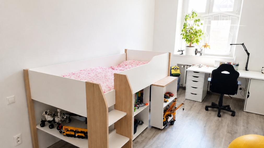 CHARIZMATICKÝ 4-IZBOVÝ STAROMESTSKÝ BYT (105M2) S VYSOKÝMI STROPMI A S KRÁSNYM VÝHĽADOM