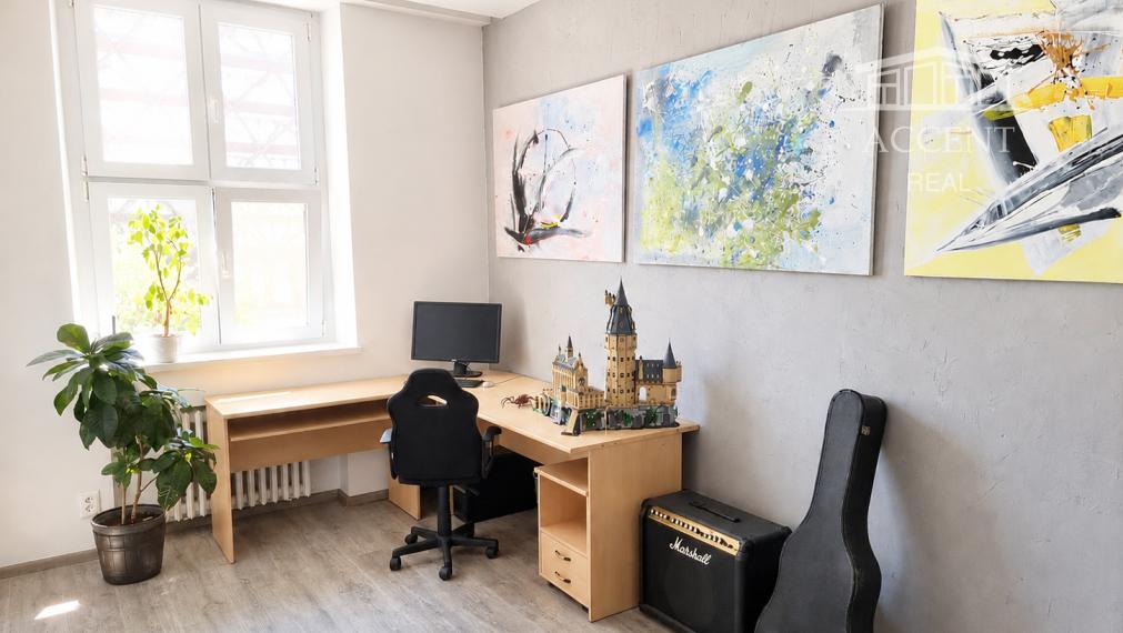 CHARIZMATICKÝ 4-IZBOVÝ STAROMESTSKÝ BYT (105M2) S VYSOKÝMI STROPMI A S KRÁSNYM VÝHĽADOM